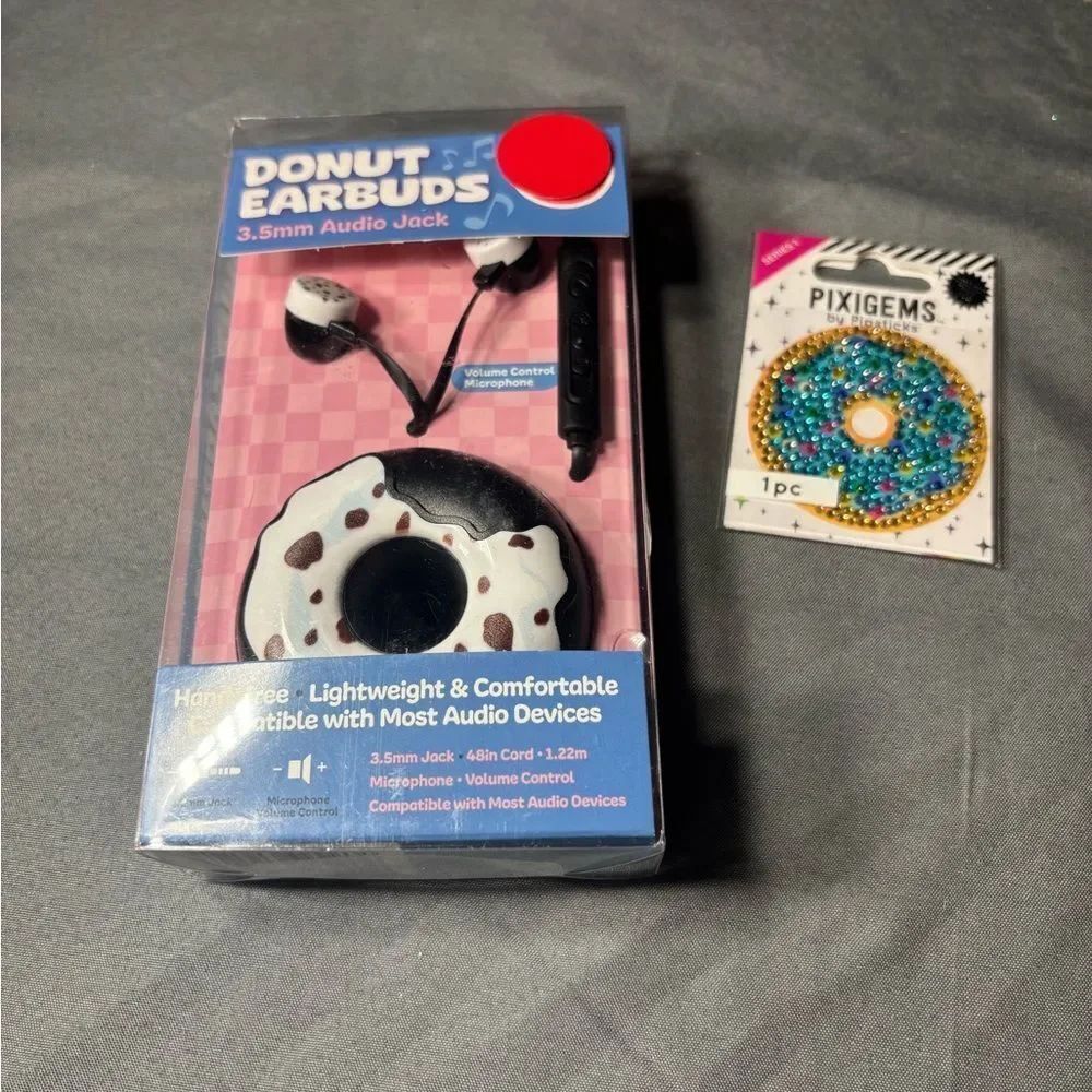 New Donut Earbuds – White & Brown Donut Design NWT